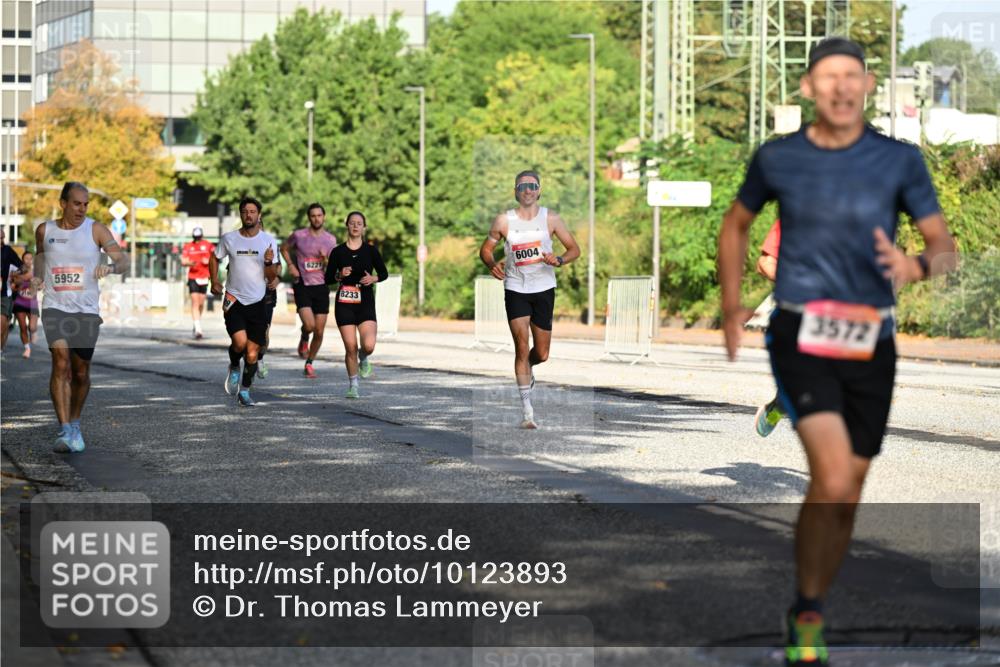 06.09.2026 - CURREX Alsterlauf Dr. Thomas Lammeyer http://msf.ph/oto/10123893 06.09.2026 09:40:30 Laufen 6221, 5952, 8233, 6004, 3572 meine-sportfotos.de