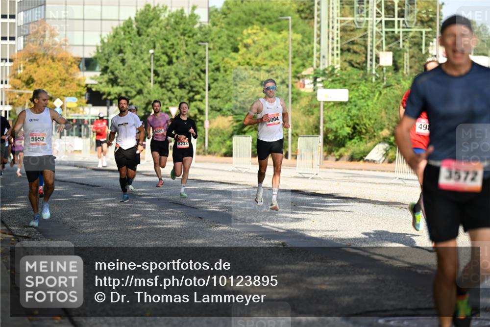 06.09.2026 - CURREX Alsterlauf Dr. Thomas Lammeyer http://msf.ph/oto/10123895 06.09.2026 09:40:30 Laufen 6221, 5952, 8233, 004, 498, 3572 meine-sportfotos.de