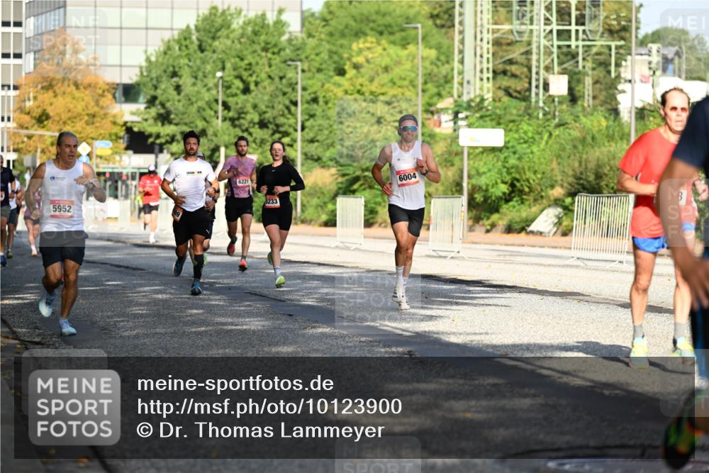 06.09.2026 - CURREX Alsterlauf Dr. Thomas Lammeyer http://msf.ph/oto/10123900 06.09.2026 09:40:31 Laufen 5952, 6221, 8233, 6004 meine-sportfotos.de