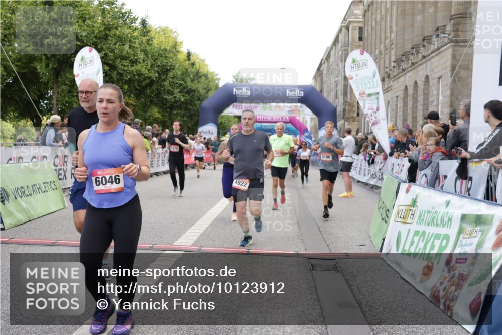 06.09.2026 - CURREX Alsterlauf Yannick Fuchs http://msf.ph/oto/10123912 06.09.2026 10:03:04 Ziel 3096, 3338, 3721, 3909, 3920, 4345, 4348, 4474, 4475, 4730, 4922, 5234, 5465, 5771, 5865, 5903, 5936, 6046, 6049, 6264, 6379, 6398, 8100 meine-sportfotos.de