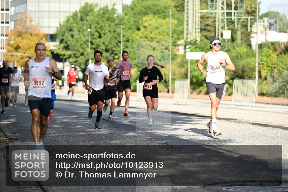 06.09.2026 - CURREX Alsterlauf Dr. Thomas Lammeyer http://msf.ph/oto/10123913 06.09.2026 09:40:32 Laufen 4016, 5952, 2907, 6221, 8233, 6004 meine-sportfotos.de