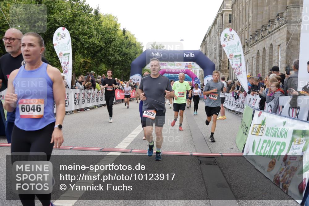 06.09.2026 - CURREX Alsterlauf Yannick Fuchs http://msf.ph/oto/10123917 06.09.2026 10:03:04 Ziel 3096, 3338, 3721, 3909, 3920, 4345, 4348, 4474, 4475, 4730, 4922, 5234, 5465, 5771, 5865, 5903, 5936, 6046, 6049, 6264, 6379, 6398, 8100 meine-sportfotos.de
