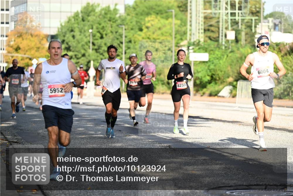 06.09.2026 - CURREX Alsterlauf Dr. Thomas Lammeyer http://msf.ph/oto/10123924 06.09.2026 09:40:33 Laufen 40, 4016, 5952, 2907, 6221, 8233, 6004 meine-sportfotos.de