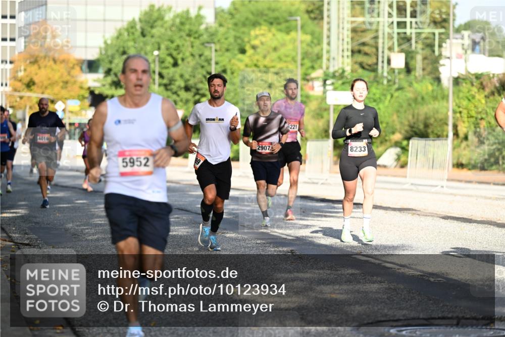06.09.2026 - CURREX Alsterlauf Dr. Thomas Lammeyer http://msf.ph/oto/10123934 06.09.2026 09:40:34 Laufen 4016, 5952, 2907, 221, 8233 meine-sportfotos.de