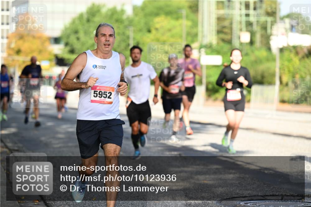 06.09.2026 - CURREX Alsterlauf Dr. Thomas Lammeyer http://msf.ph/oto/10123936 06.09.2026 09:40:34 Laufen 5952 meine-sportfotos.de