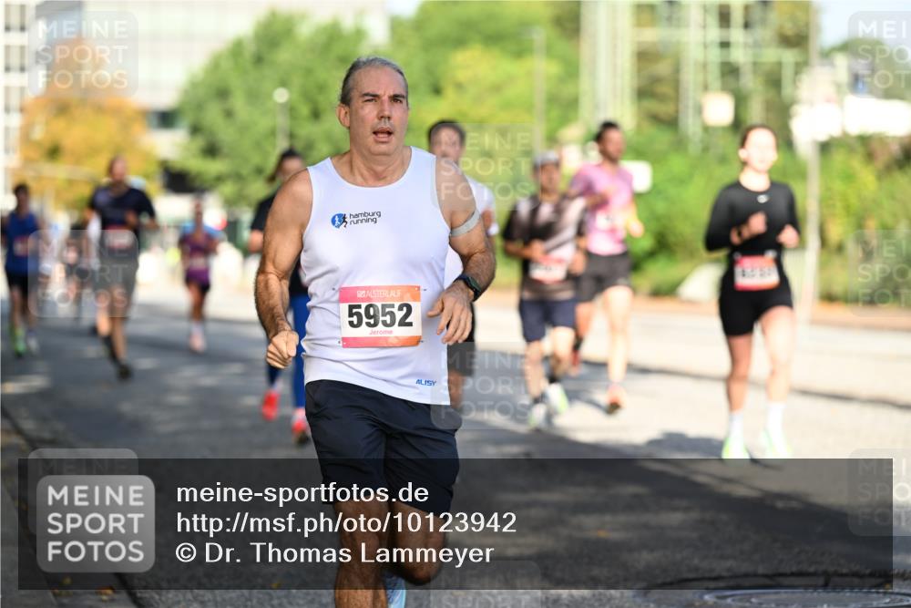 06.09.2026 - CURREX Alsterlauf Dr. Thomas Lammeyer http://msf.ph/oto/10123942 06.09.2026 09:40:34 Laufen 5952 meine-sportfotos.de
