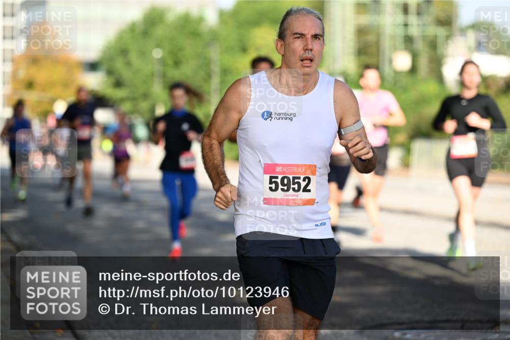 06.09.2026 - CURREX Alsterlauf Dr. Thomas Lammeyer http://msf.ph/oto/10123946 06.09.2026 09:40:35 Laufen 5952 meine-sportfotos.de