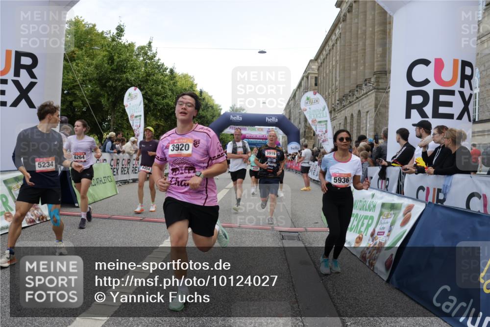 06.09.2026 - CURREX Alsterlauf Yannick Fuchs http://msf.ph/oto/10124027 06.09.2026 10:03:09 Ziel 2096, 2778, 3096, 3626, 3762, 3919, 3920, 4229, 4310, 4454, 4519, 4919, 4922, 4936, 5047, 5234, 5756, 5903, 5936, 6046, 6049, 6264, 6324, 6379, 8043, 8100, 8288 meine-sportfotos.de