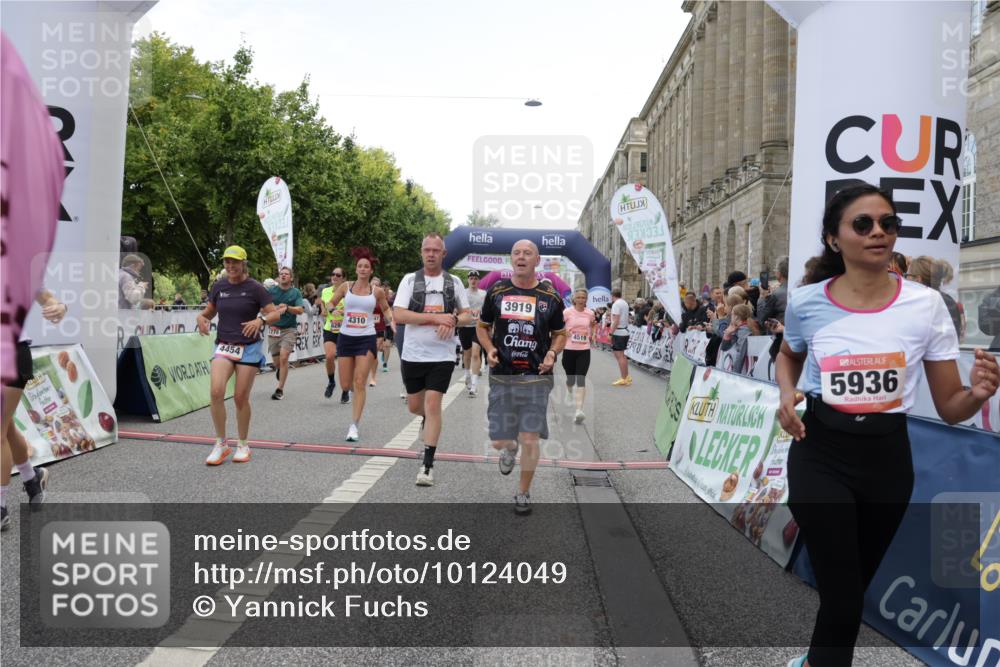 06.09.2026 - CURREX Alsterlauf Yannick Fuchs http://msf.ph/oto/10124049 06.09.2026 10:03:10 Ziel 2096, 2778, 3096, 3626, 3762, 3919, 3920, 4229, 4310, 4454, 4519, 4919, 4922, 4936, 5047, 5234, 5653, 5756, 5903, 5936, 6046, 6049, 6264, 6324, 6379, 8043, 8100, 8288 meine-sportfotos.de