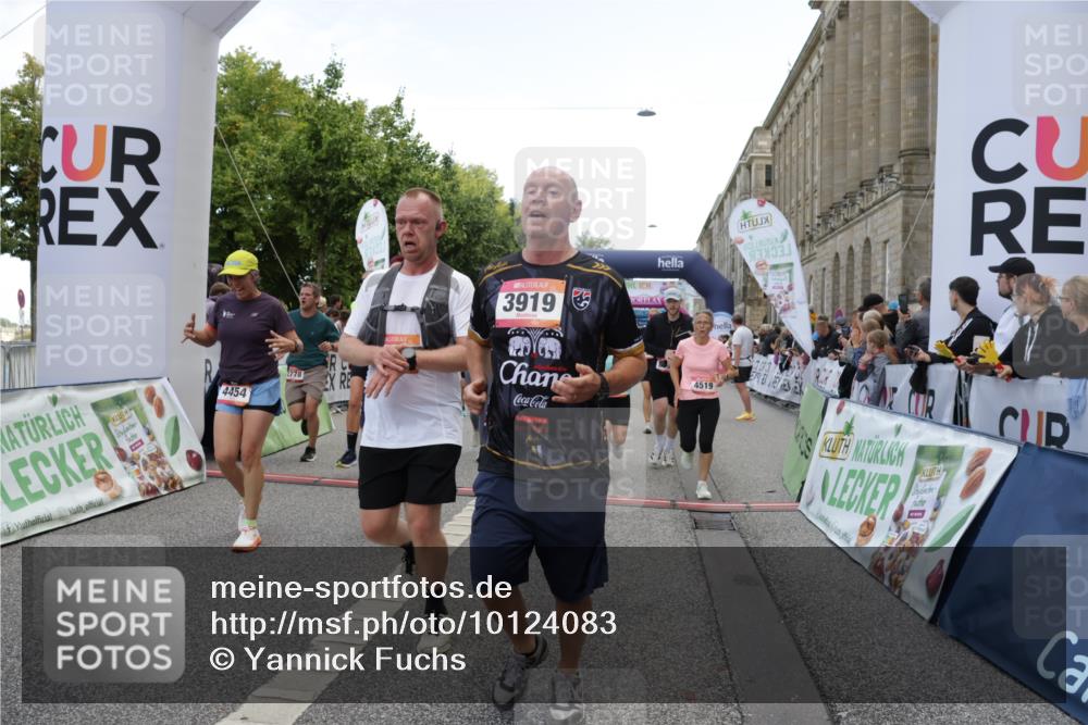 06.09.2026 - CURREX Alsterlauf Yannick Fuchs http://msf.ph/oto/10124083 06.09.2026 10:03:11 Ziel 2096, 2778, 3096, 3131, 3626, 3762, 3919, 3920, 4229, 4310, 4454, 4519, 4919, 4922, 4936, 5047, 5054, 5234, 5653, 5756, 5903, 5936, 6049, 6264, 6324, 6377, 6379, 8043, 8100, 8288 meine-sportfotos.de