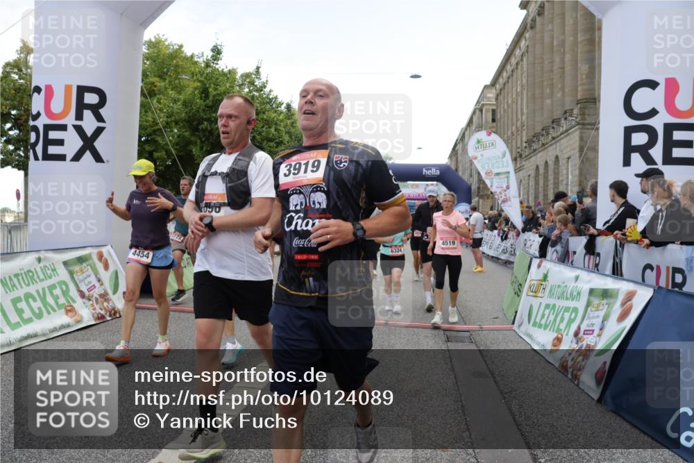 06.09.2026 - CURREX Alsterlauf Yannick Fuchs http://msf.ph/oto/10124089 06.09.2026 10:03:11 Ziel 2096, 2778, 3096, 3131, 3626, 3762, 3919, 3920, 4229, 4310, 4454, 4519, 4919, 4922, 4936, 5047, 5054, 5234, 5653, 5756, 5903, 5936, 6049, 6264, 6324, 6377, 6379, 8043, 8100, 8288 meine-sportfotos.de