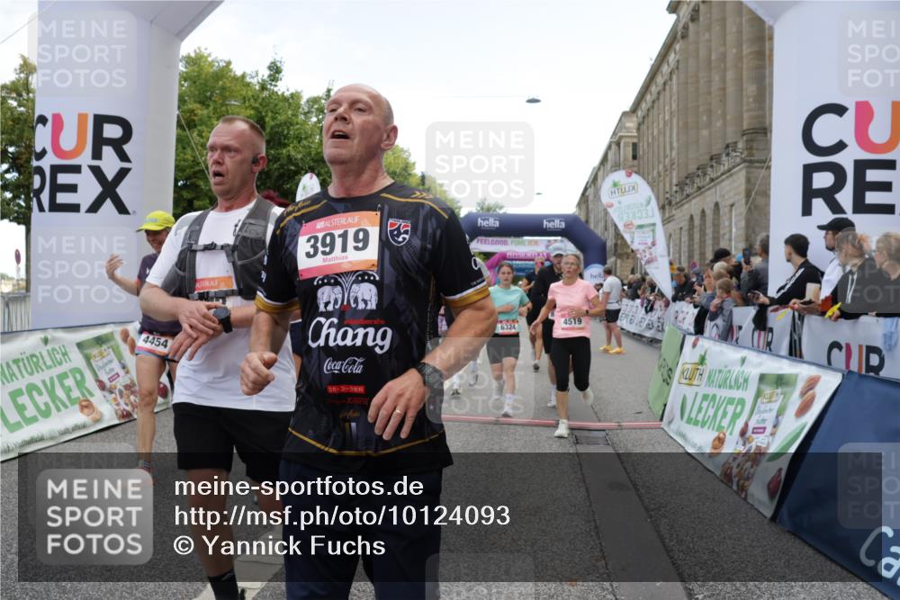06.09.2026 - CURREX Alsterlauf Yannick Fuchs http://msf.ph/oto/10124093 06.09.2026 10:03:11 Ziel 2096, 2778, 3096, 3131, 3626, 3762, 3919, 3920, 4229, 4310, 4454, 4519, 4919, 4922, 4936, 5047, 5054, 5234, 5653, 5756, 5903, 5936, 6049, 6264, 6324, 6377, 6379, 8043, 8100, 8288 meine-sportfotos.de