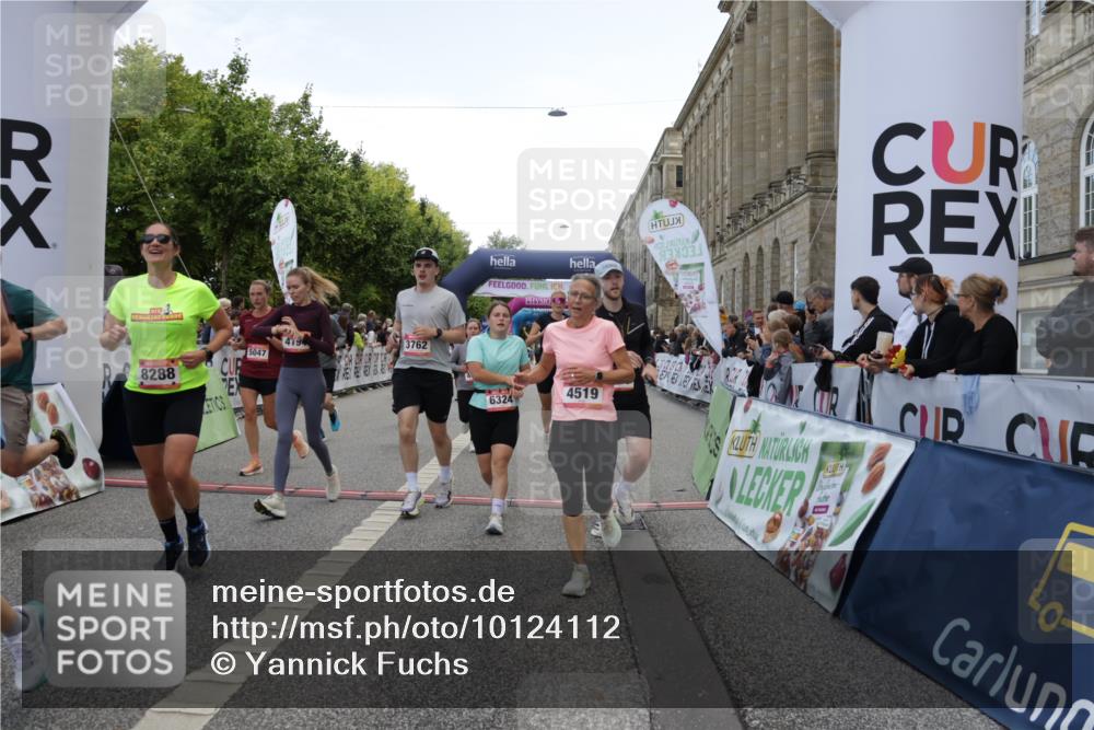 06.09.2026 - CURREX Alsterlauf Yannick Fuchs http://msf.ph/oto/10124112 06.09.2026 10:03:12 Ziel 2096, 2778, 3096, 3131, 3626, 3762, 3919, 3920, 4229, 4310, 4454, 4519, 4919, 4922, 4936, 5047, 5054, 5234, 5653, 5756, 5936, 6049, 6264, 6324, 6377, 6379, 8043, 8100, 8288 meine-sportfotos.de