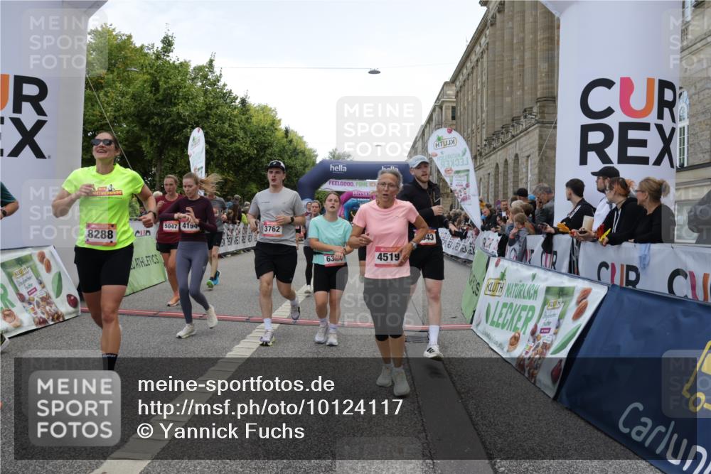 06.09.2026 - CURREX Alsterlauf Yannick Fuchs http://msf.ph/oto/10124117 06.09.2026 10:03:12 Ziel 2096, 2778, 3096, 3131, 3626, 3762, 3919, 3920, 4229, 4310, 4454, 4519, 4919, 4922, 4936, 5047, 5054, 5234, 5653, 5756, 5936, 6049, 6264, 6324, 6377, 6379, 8043, 8100, 8288 meine-sportfotos.de
