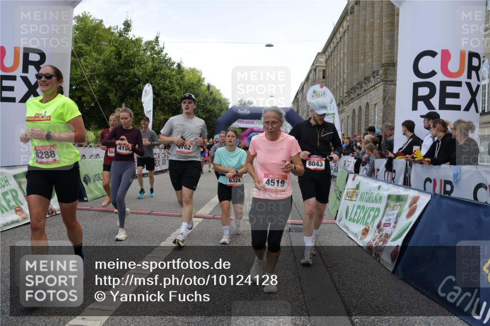 06.09.2026 - CURREX Alsterlauf Yannick Fuchs http://msf.ph/oto/10124128 06.09.2026 10:03:12 Ziel 2096, 2778, 3096, 3131, 3626, 3762, 3919, 3920, 4229, 4310, 4454, 4519, 4919, 4922, 4936, 5047, 5054, 5234, 5653, 5756, 5936, 6049, 6264, 6324, 6377, 6379, 8043, 8100, 8288 meine-sportfotos.de