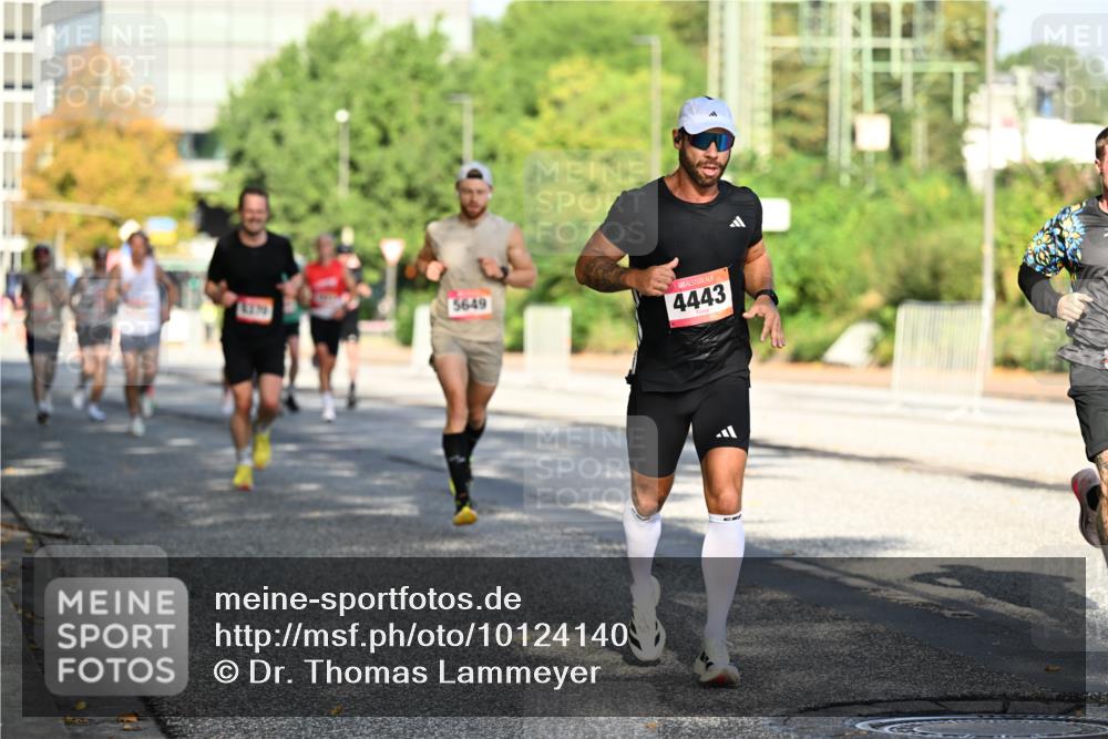 06.09.2026 - CURREX Alsterlauf Dr. Thomas Lammeyer http://msf.ph/oto/10124140 06.09.2026 09:40:56 Laufen 5649, 4443 meine-sportfotos.de