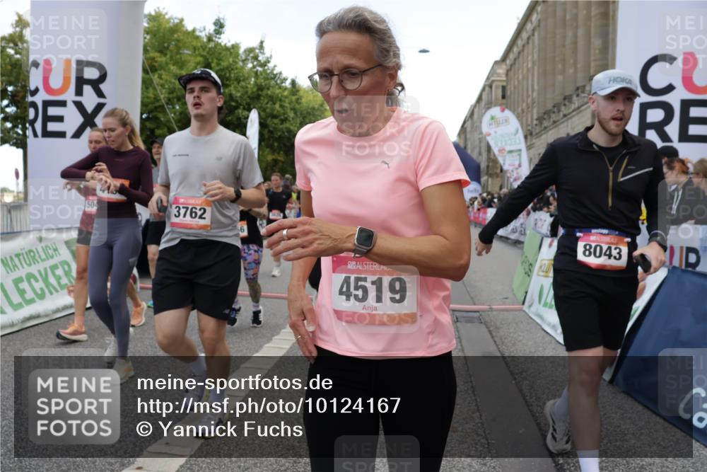 06.09.2026 - CURREX Alsterlauf Yannick Fuchs http://msf.ph/oto/10124167 06.09.2026 10:03:13 Ziel 2096, 2778, 3096, 3131, 3626, 3762, 3919, 3920, 4229, 4310, 4454, 4519, 4919, 4936, 5047, 5054, 5234, 5653, 5756, 5936, 6050, 6264, 6324, 6377, 6379, 8043, 8288 meine-sportfotos.de