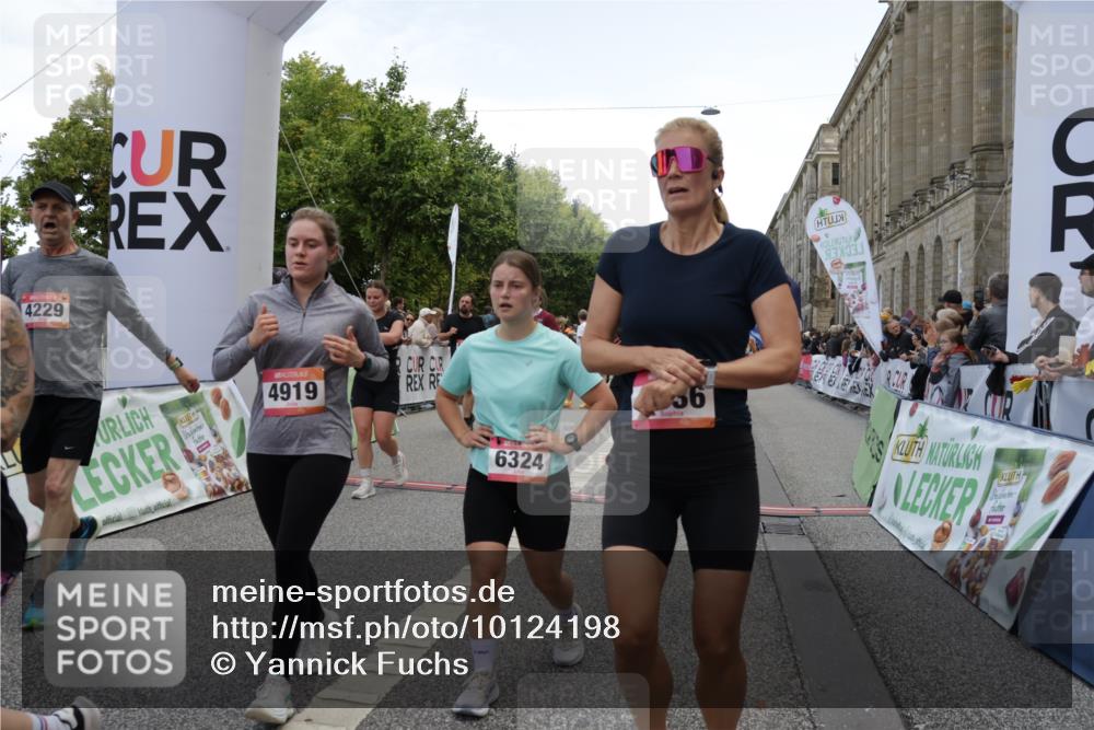 06.09.2026 - CURREX Alsterlauf Yannick Fuchs http://msf.ph/oto/10124198 06.09.2026 10:03:14 Ziel 2096, 2778, 3131, 3626, 3762, 3919, 3920, 4229, 4310, 4454, 4519, 4919, 4936, 5025, 5047, 5054, 5234, 5653, 5756, 5936, 6050, 6264, 6324, 6377, 6379, 8043, 8288 meine-sportfotos.de