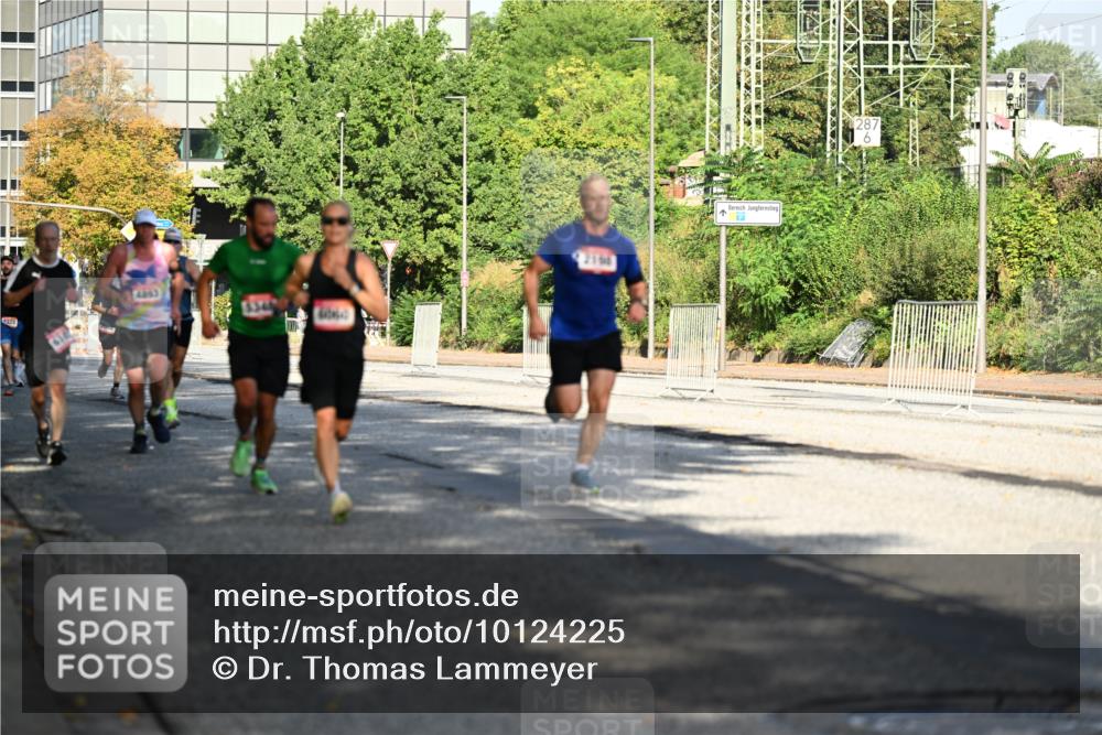 06.09.2026 - CURREX Alsterlauf Dr. Thomas Lammeyer http://msf.ph/oto/10124225 06.09.2026 09:41:08 Laufen 3328, 2100, 287 meine-sportfotos.de