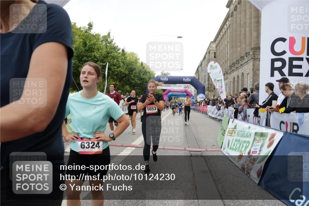 06.09.2026 - CURREX Alsterlauf Yannick Fuchs http://msf.ph/oto/10124230 06.09.2026 10:03:15 Ziel 2096, 2778, 3131, 3626, 3762, 3919, 3920, 4229, 4310, 4454, 4519, 4919, 4936, 5025, 5047, 5054, 5234, 5653, 5756, 5936, 6050, 6264, 6324, 6377, 8043, 8288 meine-sportfotos.de