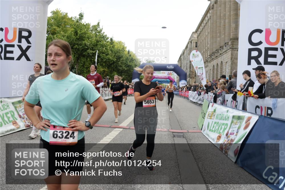 06.09.2026 - CURREX Alsterlauf Yannick Fuchs http://msf.ph/oto/10124254 06.09.2026 10:03:16 Ziel 2096, 2778, 3131, 3626, 3762, 3919, 3920, 4229, 4310, 4454, 4519, 4919, 4936, 5025, 5047, 5054, 5552, 5653, 5756, 5936, 6050, 6264, 6324, 6377, 8043, 8288 meine-sportfotos.de