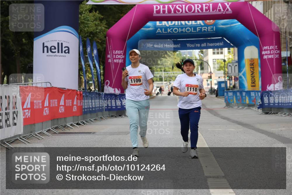 06.09.2026 - CURREX Alsterlauf Strokosch-Dieckow http://msf.ph/oto/10124264 06.09.2026 12:13:36 Ziel 1109, 1110 meine-sportfotos.de