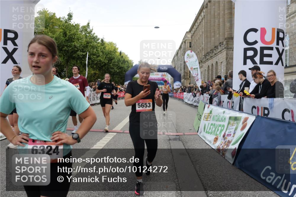 06.09.2026 - CURREX Alsterlauf Yannick Fuchs http://msf.ph/oto/10124272 06.09.2026 10:03:16 Ziel 2096, 2778, 3131, 3626, 3762, 3919, 3920, 4229, 4310, 4454, 4519, 4919, 4936, 5025, 5047, 5054, 5552, 5653, 5756, 5936, 6050, 6264, 6324, 6377, 8043, 8288 meine-sportfotos.de