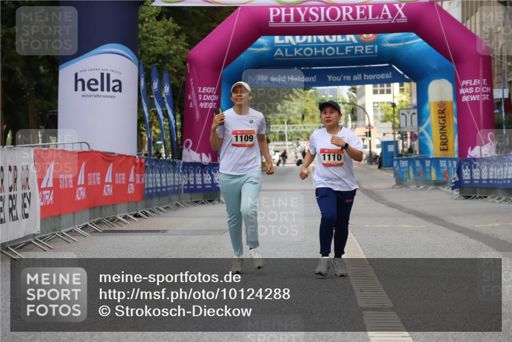 06.09.2026 - CURREX Alsterlauf Strokosch-Dieckow http://msf.ph/oto/10124288 06.09.2026 12:13:36 Ziel 1109, 1110 meine-sportfotos.de