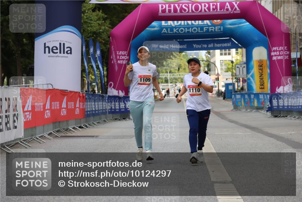 06.09.2026 - CURREX Alsterlauf Strokosch-Dieckow http://msf.ph/oto/10124297 06.09.2026 12:13:36 Ziel 1109, 1110 meine-sportfotos.de