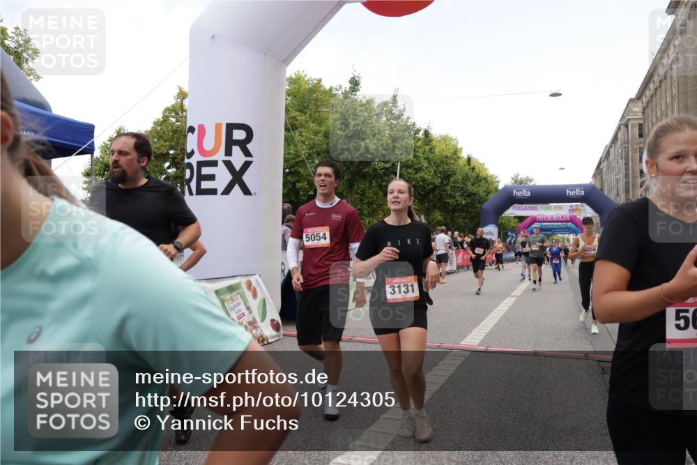 06.09.2026 - CURREX Alsterlauf Yannick Fuchs http://msf.ph/oto/10124305 06.09.2026 10:03:17 Ziel 2096, 2778, 3131, 3626, 3762, 3919, 4229, 4310, 4454, 4519, 4919, 4936, 5025, 5047, 5054, 5552, 5653, 5756, 6050, 6324, 6345, 6355, 6377, 8043, 8150, 8288 meine-sportfotos.de