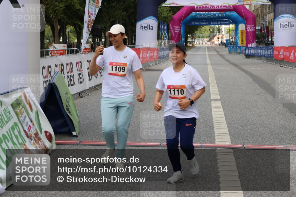06.09.2026 - CURREX Alsterlauf Strokosch-Dieckow http://msf.ph/oto/10124334 06.09.2026 12:13:42 Ziel 1109, 1110 meine-sportfotos.de