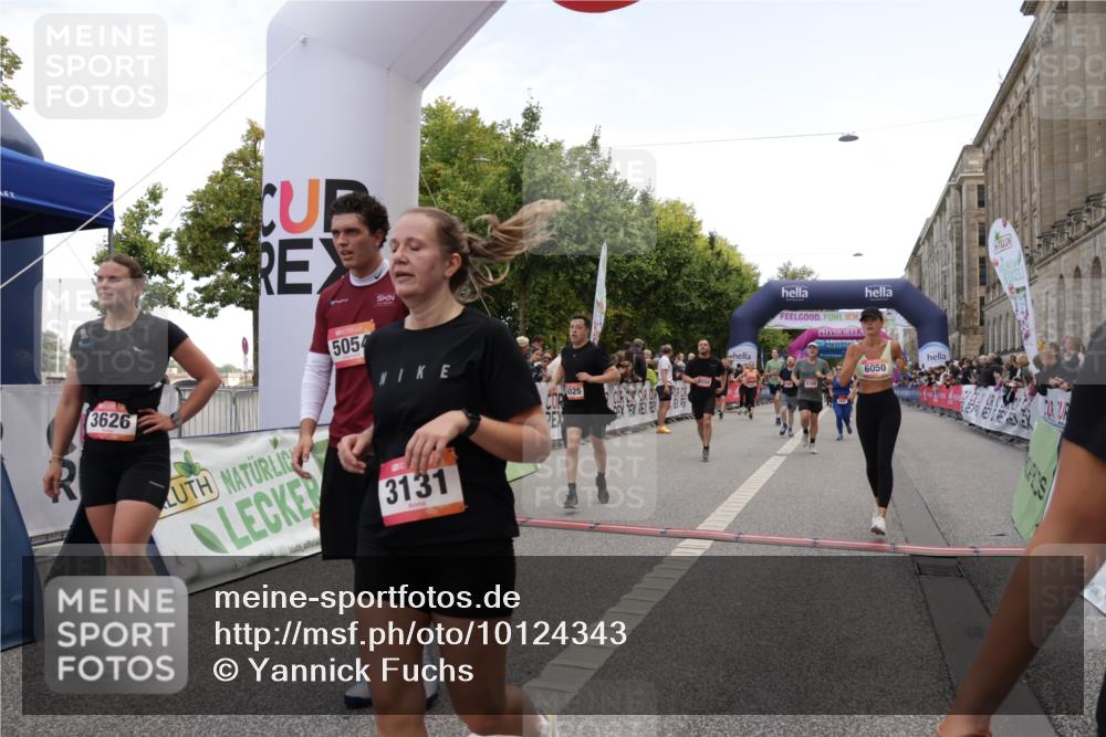 06.09.2026 - CURREX Alsterlauf Yannick Fuchs http://msf.ph/oto/10124343 06.09.2026 10:03:18 Ziel 2323, 2334, 2522, 2778, 3131, 3626, 3762, 3874, 4229, 4519, 4919, 4936, 5025, 5047, 5054, 5552, 5653, 5756, 6050, 6324, 6345, 6355, 6377, 8043, 8150, 8288 meine-sportfotos.de