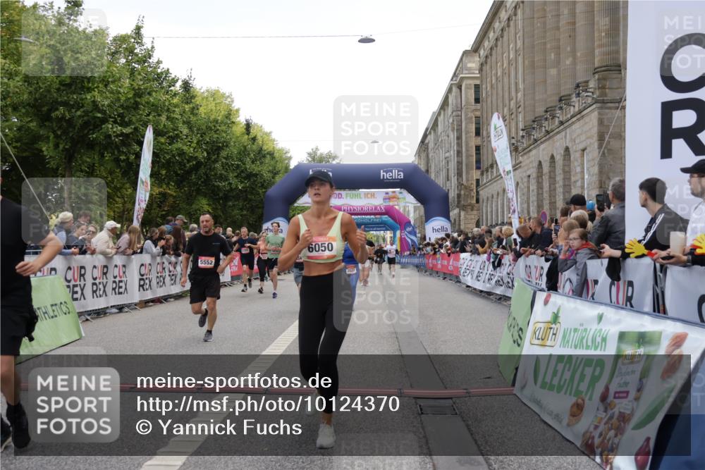 06.09.2026 - CURREX Alsterlauf Yannick Fuchs http://msf.ph/oto/10124370 06.09.2026 10:03:19 Ziel 2323, 2334, 2522, 3131, 3626, 3762, 3874, 4229, 4919, 4936, 5025, 5047, 5054, 5552, 5653, 5756, 6050, 6345, 6355, 6377, 8043, 8150 meine-sportfotos.de