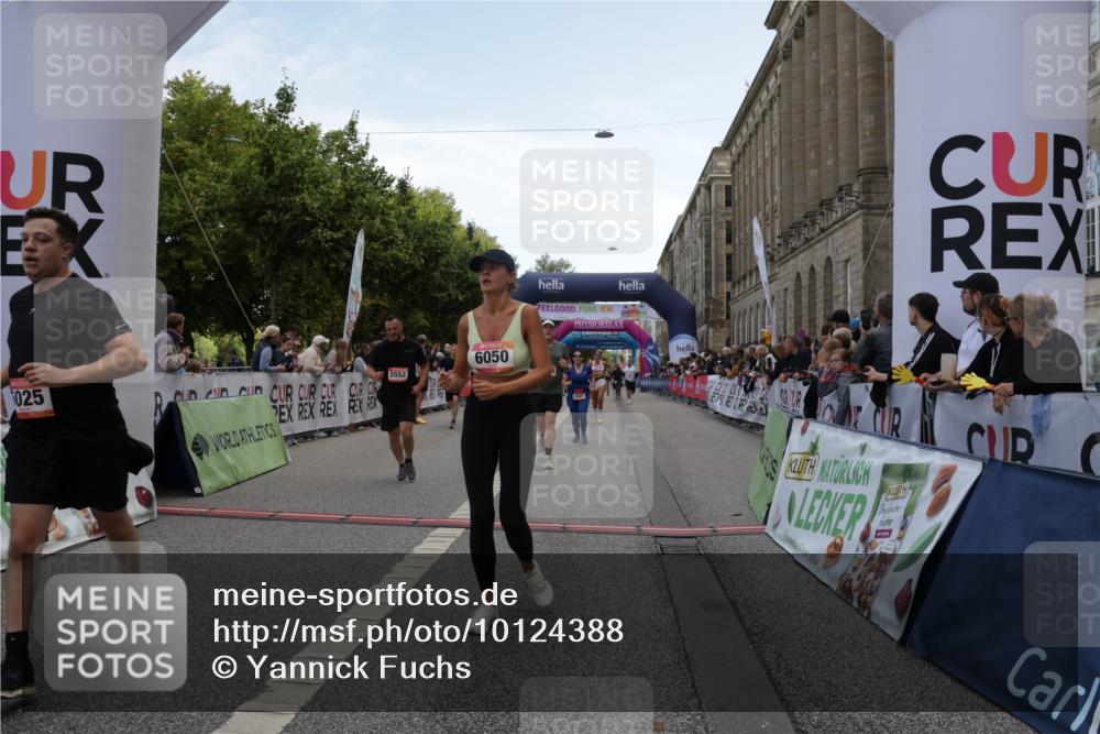 06.09.2026 - CURREX Alsterlauf Yannick Fuchs http://msf.ph/oto/10124388 06.09.2026 10:03:19 Ziel 2323, 2334, 2522, 3131, 3626, 3762, 3874, 4229, 4919, 4936, 5025, 5047, 5054, 5552, 5653, 5756, 6050, 6345, 6355, 6377, 8043, 8150 meine-sportfotos.de