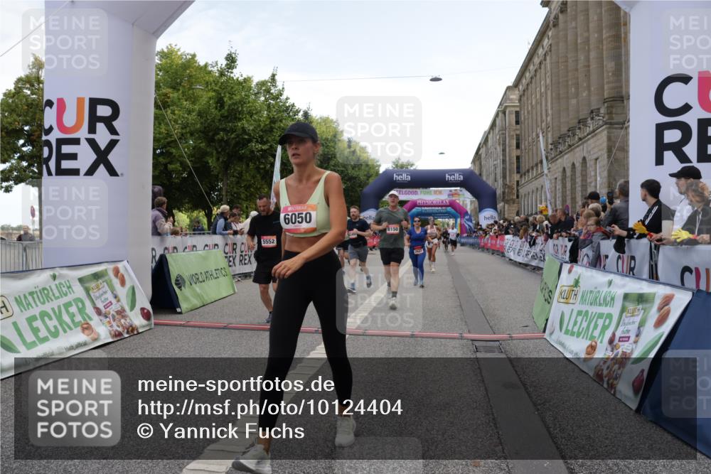 06.09.2026 - CURREX Alsterlauf Yannick Fuchs http://msf.ph/oto/10124404 06.09.2026 10:03:20 Ziel 2280, 2323, 2334, 2522, 3131, 3625, 3626, 3874, 4229, 4919, 4936, 5025, 5054, 5552, 5653, 5756, 6050, 6345, 6355, 6377, 8150 meine-sportfotos.de