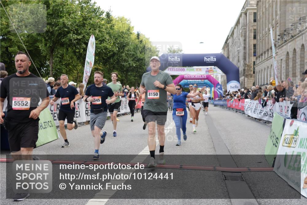 06.09.2026 - CURREX Alsterlauf Yannick Fuchs http://msf.ph/oto/10124441 06.09.2026 10:03:21 Ziel 2280, 2323, 2334, 2522, 3131, 3625, 3626, 3874, 5025, 5054, 5552, 5651, 5653, 6050, 6345, 6355, 6377, 8150 meine-sportfotos.de