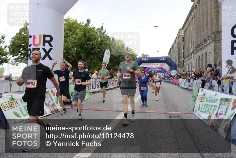 06.09.2026 - CURREX Alsterlauf Yannick Fuchs http://msf.ph/oto/10124478 06.09.2026 10:03:22 Ziel 2280, 2323, 2334, 2522, 3131, 3625, 3874, 5025, 5054, 5330, 5552, 5651, 5653, 6050, 6345, 6355, 6377, 8150 meine-sportfotos.de
