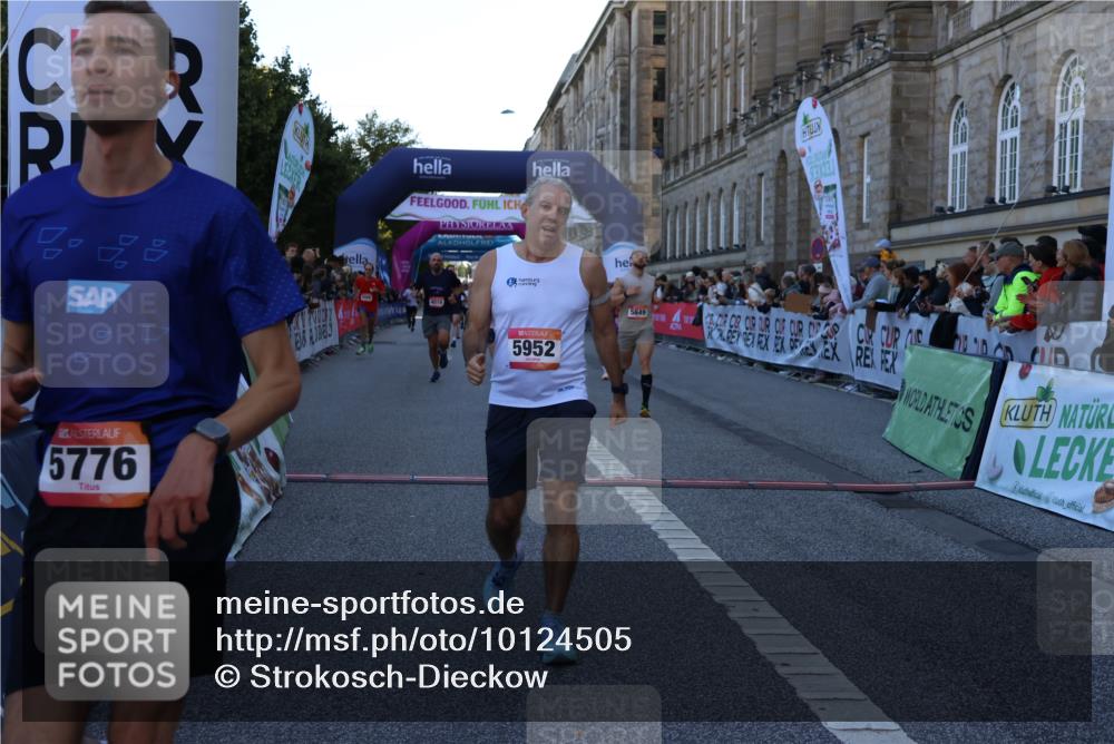 06.09.2026 - CURREX Alsterlauf Strokosch-Dieckow http://msf.ph/oto/10124505 06.09.2026 09:43:18 Ziel 2137, 2907, 3366, 3572, 4016, 4988, 5649, 5776, 5904, 5952, 5955, 5963, 6002, 6104, 6192, 6267, 6326, 8233, 8330 meine-sportfotos.de