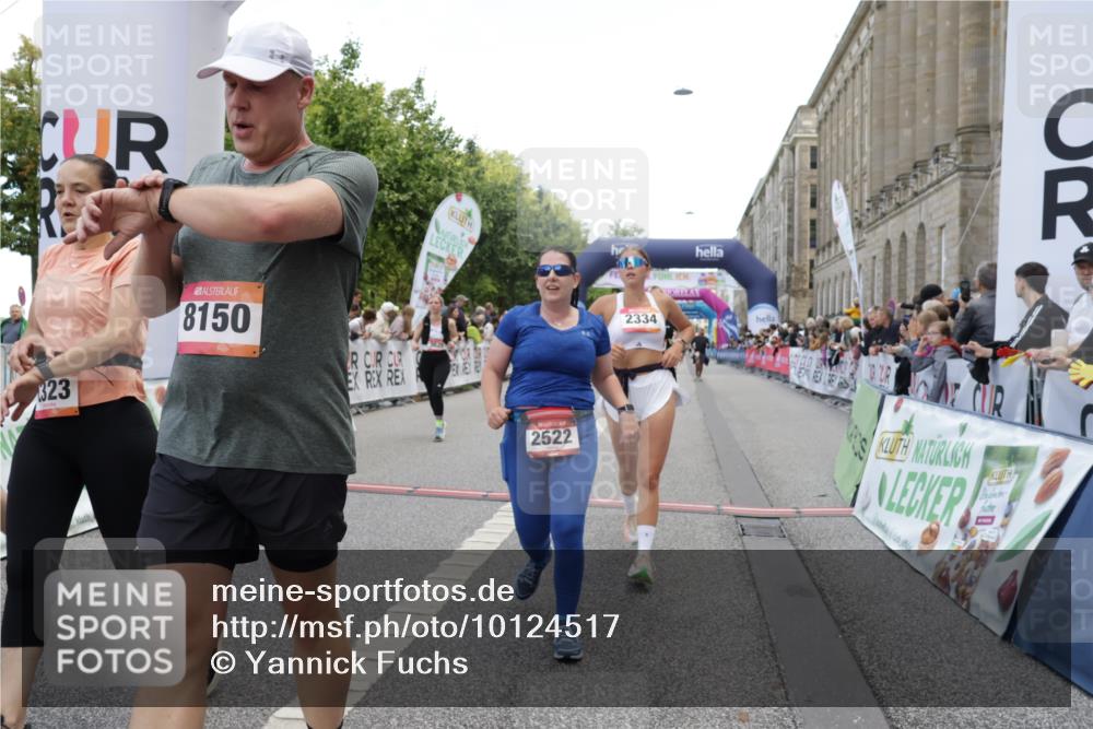 06.09.2026 - CURREX Alsterlauf Yannick Fuchs http://msf.ph/oto/10124517 06.09.2026 10:03:24 Ziel 2280, 2323, 2334, 2522, 2740, 2741, 2820, 3625, 3874, 5025, 5330, 5552, 5651, 6050, 6345, 6355, 8150 meine-sportfotos.de