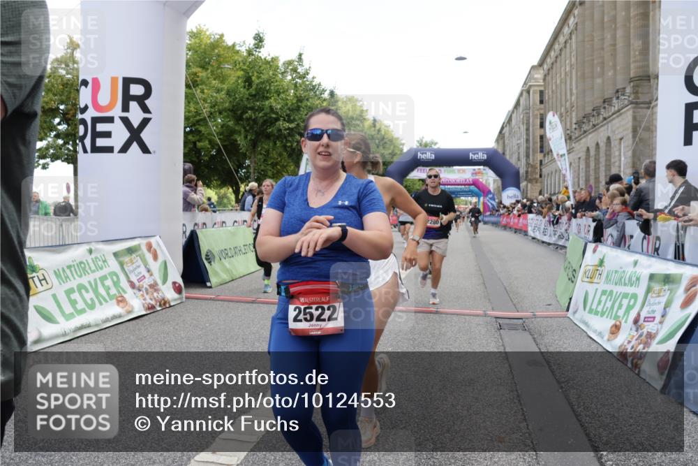 06.09.2026 - CURREX Alsterlauf Yannick Fuchs http://msf.ph/oto/10124553 06.09.2026 10:03:25 Ziel 2280, 2323, 2334, 2522, 2740, 2741, 2820, 3625, 3874, 5025, 5330, 5360, 5552, 5651, 6050, 6345, 6355, 8022, 8150 meine-sportfotos.de