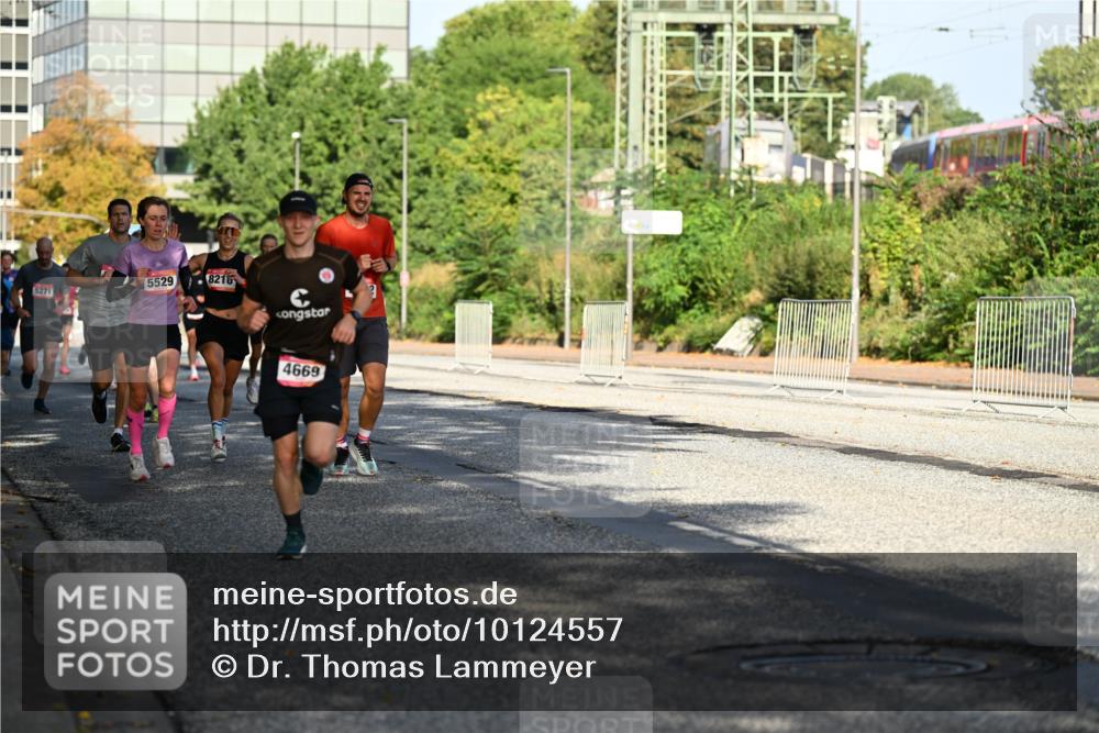 06.09.2026 - CURREX Alsterlauf Dr. Thomas Lammeyer http://msf.ph/oto/10124557 06.09.2026 09:41:48 Laufen 5529, 5271, 8216, 4669 meine-sportfotos.de