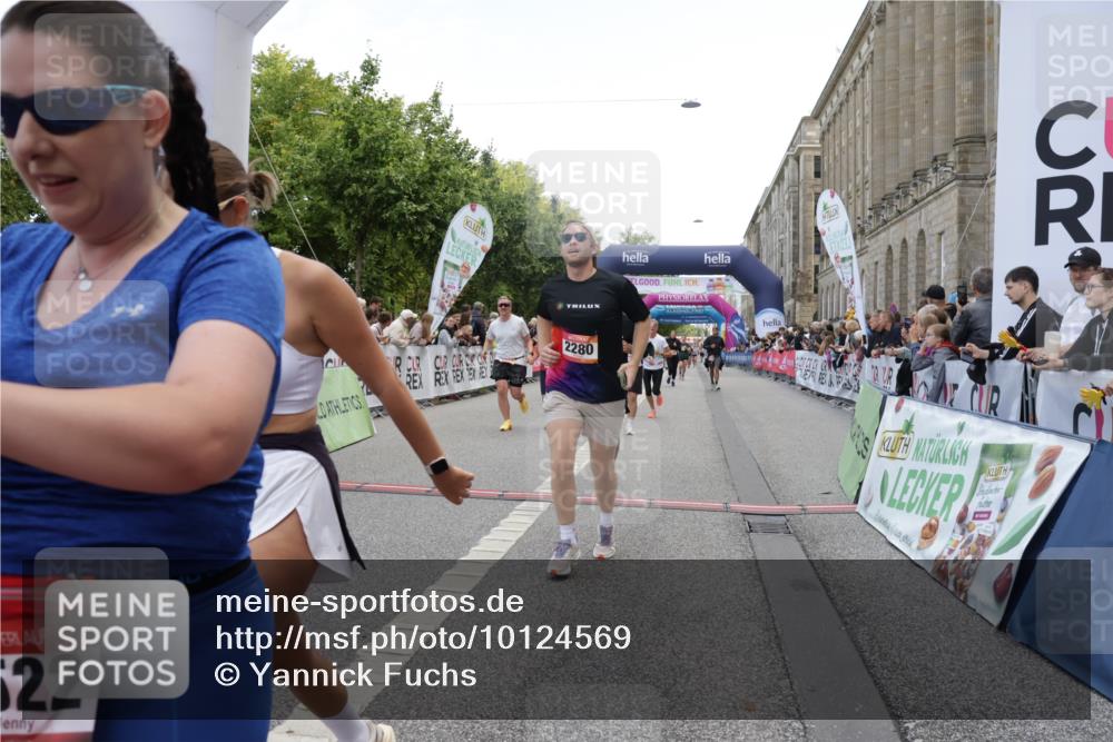06.09.2026 - CURREX Alsterlauf Yannick Fuchs http://msf.ph/oto/10124569 06.09.2026 10:03:26 Ziel 2280, 2323, 2334, 2522, 2740, 2741, 2820, 3625, 3874, 5025, 5330, 5360, 5461, 5552, 5651, 6345, 6355, 8022, 8150, 8279 meine-sportfotos.de