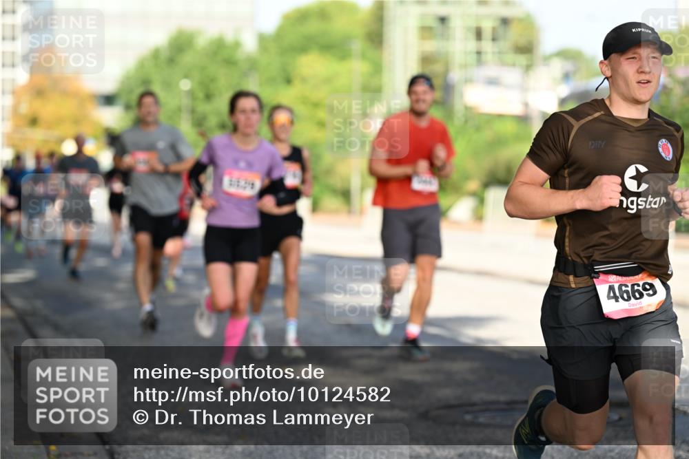 06.09.2026 - CURREX Alsterlauf Dr. Thomas Lammeyer http://msf.ph/oto/10124582 06.09.2026 09:41:50 Laufen 4669 meine-sportfotos.de