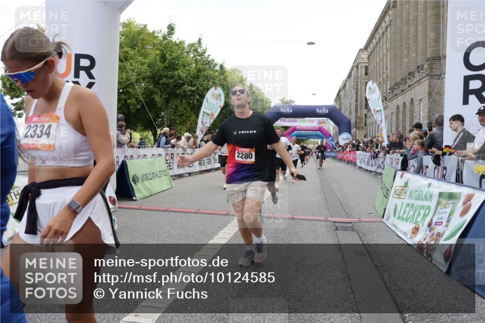 06.09.2026 - CURREX Alsterlauf Yannick Fuchs http://msf.ph/oto/10124585 06.09.2026 10:03:26 Ziel 2280, 2323, 2334, 2522, 2740, 2741, 2820, 3625, 3874, 5025, 5330, 5360, 5461, 5552, 5651, 6345, 6355, 8022, 8150, 8279 meine-sportfotos.de