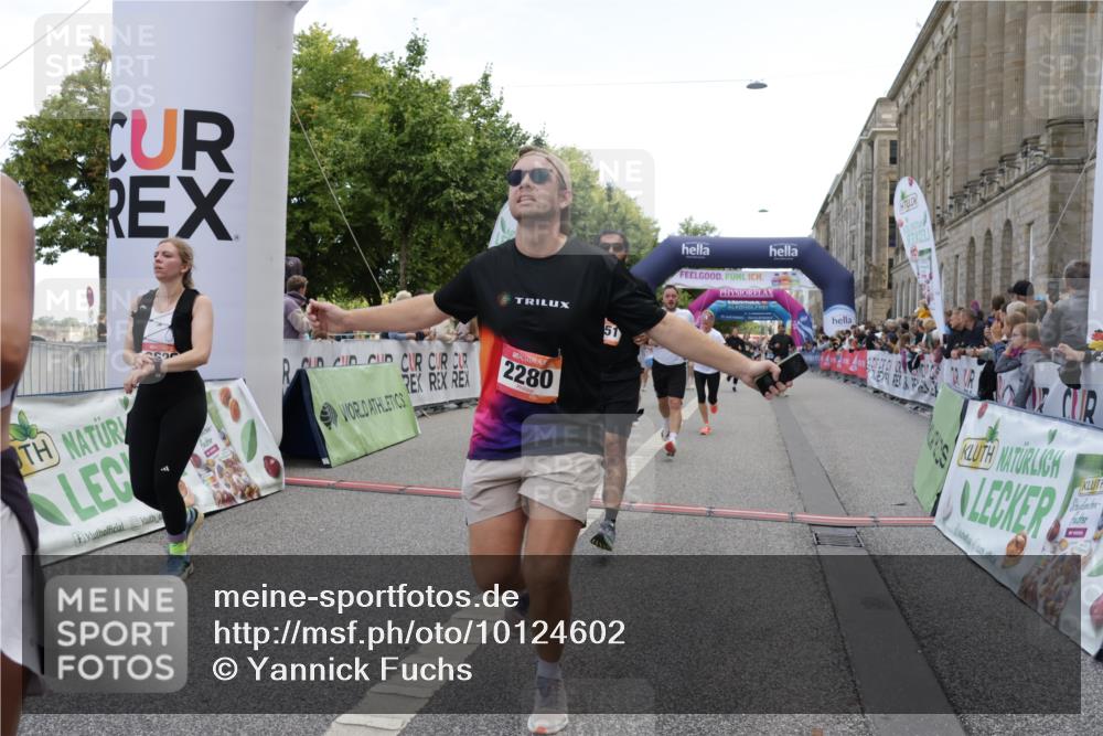 06.09.2026 - CURREX Alsterlauf Yannick Fuchs http://msf.ph/oto/10124602 06.09.2026 10:03:26 Ziel 2280, 2323, 2334, 2522, 2740, 2741, 2820, 3625, 3874, 5025, 5330, 5360, 5461, 5552, 5651, 6345, 6355, 8022, 8150, 8279 meine-sportfotos.de