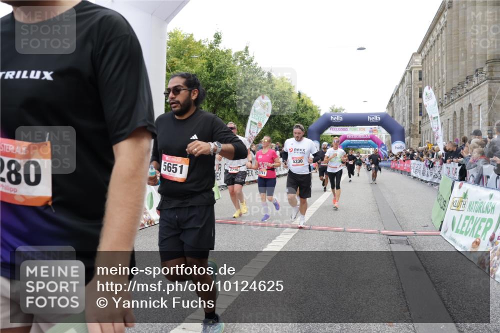 06.09.2026 - CURREX Alsterlauf Yannick Fuchs http://msf.ph/oto/10124625 06.09.2026 10:03:27 Ziel 2280, 2323, 2334, 2447, 2522, 2740, 2741, 2820, 3227, 3625, 3874, 5330, 5360, 5461, 5552, 5651, 6345, 6355, 8022, 8150, 8279 meine-sportfotos.de