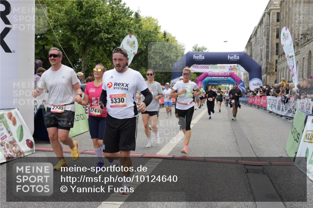 06.09.2026 - CURREX Alsterlauf Yannick Fuchs http://msf.ph/oto/10124640 06.09.2026 10:03:28 Ziel 2280, 2323, 2334, 2447, 2522, 2740, 2741, 2820, 3227, 3625, 3874, 4777, 5330, 5360, 5461, 5552, 5651, 6345, 6355, 8022, 8150, 8279 meine-sportfotos.de