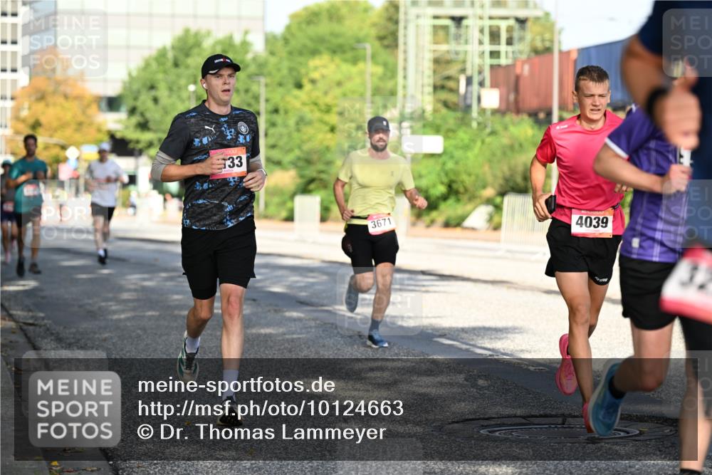 06.09.2026 - CURREX Alsterlauf Dr. Thomas Lammeyer http://msf.ph/oto/10124663 06.09.2026 09:42:00 Laufen 33, 3671, 4039, 32 meine-sportfotos.de