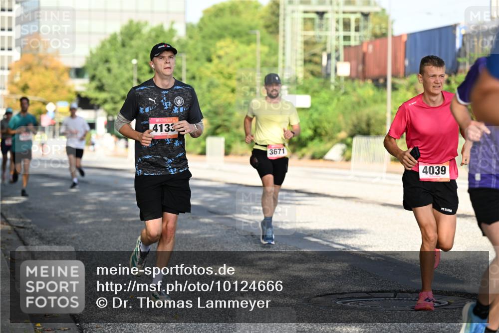 06.09.2026 - CURREX Alsterlauf Dr. Thomas Lammeyer http://msf.ph/oto/10124666 06.09.2026 09:42:00 Laufen 4133, 3671, 4039 meine-sportfotos.de