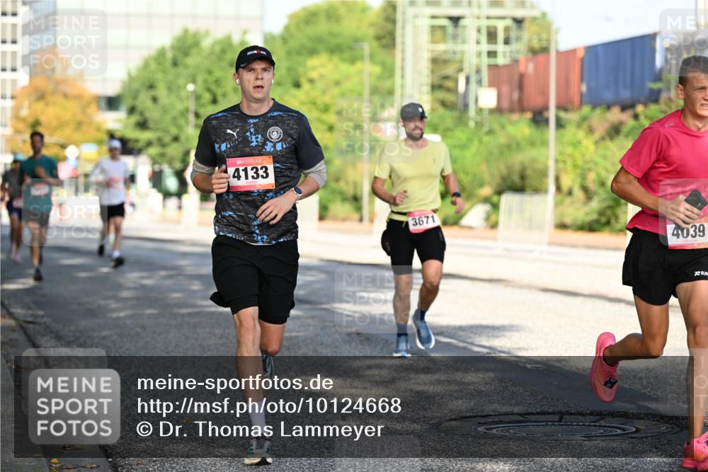 06.09.2026 - CURREX Alsterlauf Dr. Thomas Lammeyer http://msf.ph/oto/10124668 06.09.2026 09:42:00 Laufen 4133, 3671, 4039 meine-sportfotos.de